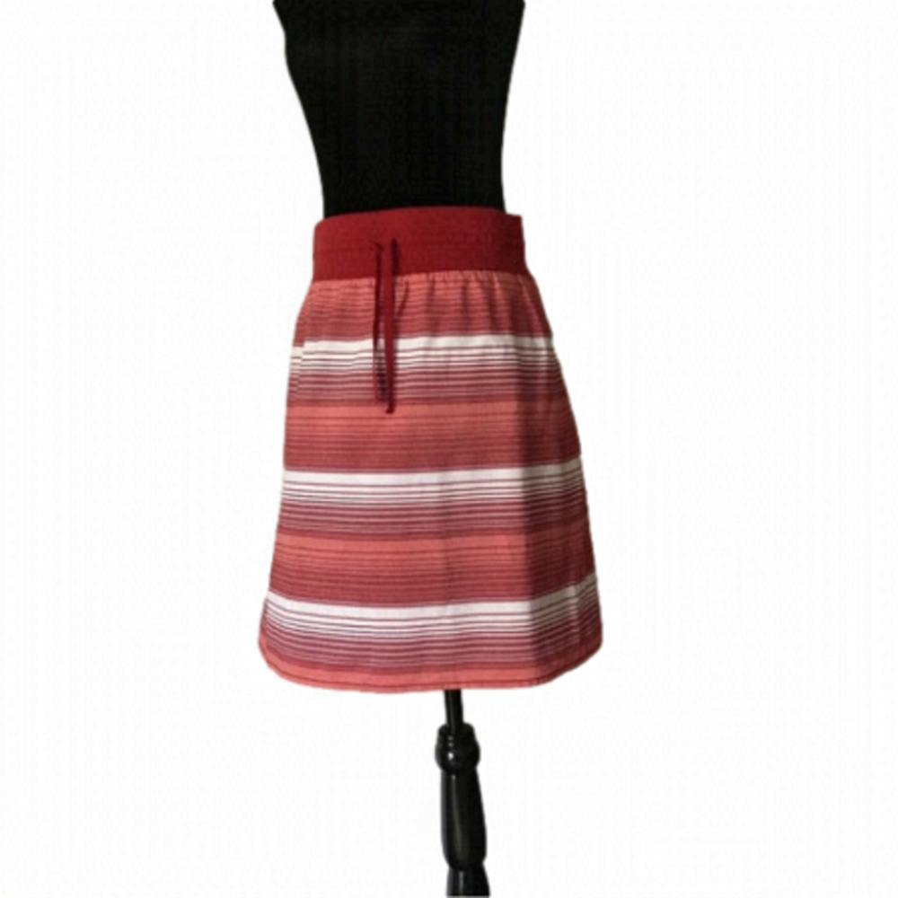 TOMMY Hilfiger red and white striped summer skirt. Size large.